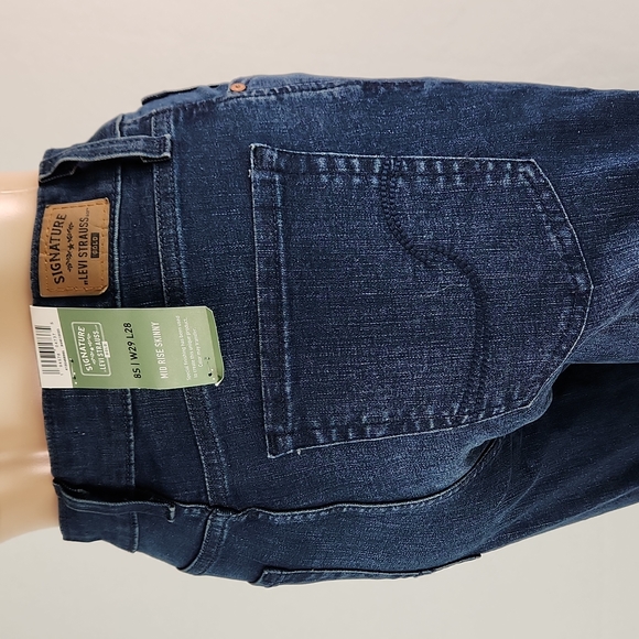 NWT Signature by Levi Strauss Mid Rise Skinny 29×28 Jeans, Flawless - Picture 14 of 17